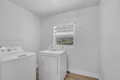 Villa ou maison à vendre à Miami Gardens, Floride: 4 chambres, 111.48 m2 № 2024180 - photo 27