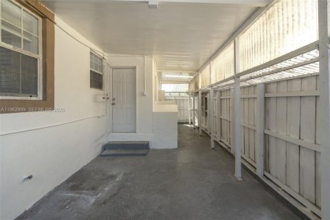 Villa ou maison à vendre à Miami Gardens, Floride: 4 chambres, 111.48 m2 № 2024180 - photo 28