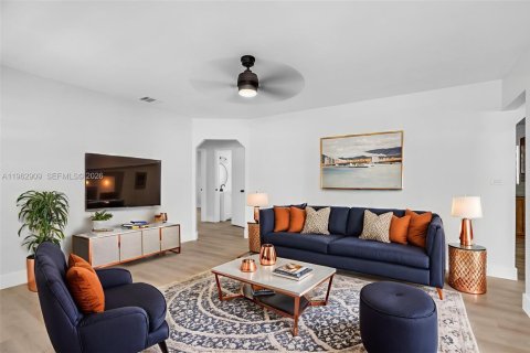 Villa ou maison à vendre à Miami Gardens, Floride: 4 chambres, 111.48 m2 № 2024180 - photo 5