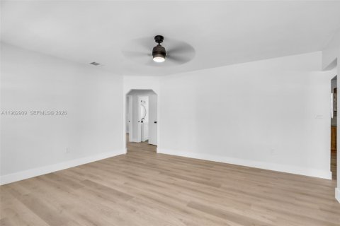 Villa ou maison à vendre à Miami Gardens, Floride: 4 chambres, 111.48 m2 № 2024180 - photo 6