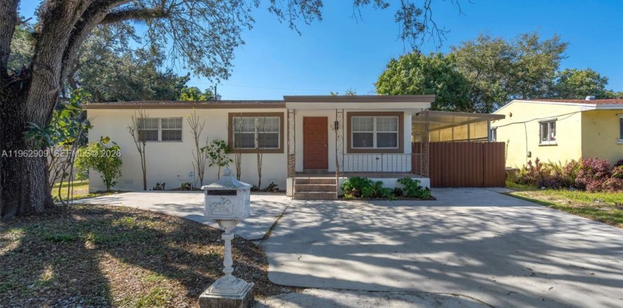 Villa ou maison à Miami Gardens, Floride 4 chambres, 111.48 m2 № 2024180