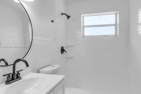 Villa ou maison à vendre à Miami Gardens, Floride: 4 chambres, 111.48 m2 № 2024180 - photo 22