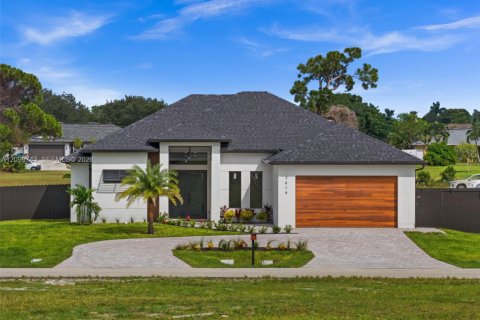 House in Cape Coral, Florida 4 bedrooms № 2397853