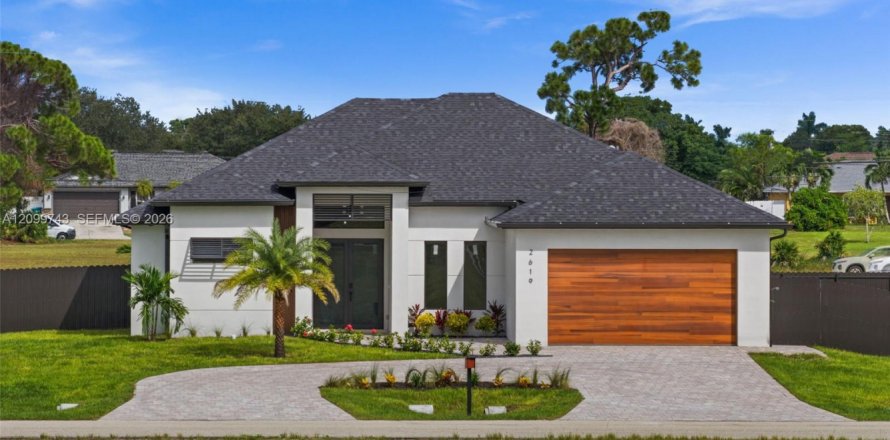 House in Cape Coral, Florida 4 bedrooms № 2397853