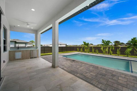 House in Cape Coral, Florida 4 bedrooms № 2397853 - photo 29