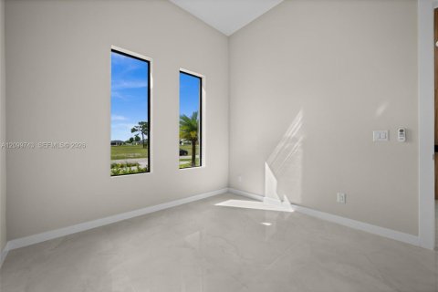 House in Cape Coral, Florida 4 bedrooms № 2397853 - photo 13