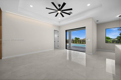 House in Cape Coral, Florida 4 bedrooms № 2397853 - photo 12