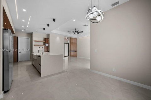 House in Cape Coral, Florida 4 bedrooms № 2397853 - photo 10
