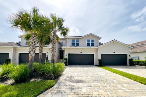 Townhouse in Punta Gorda, Florida 3 bedrooms, 196.02 sq.m. № 1917362 - photo 2