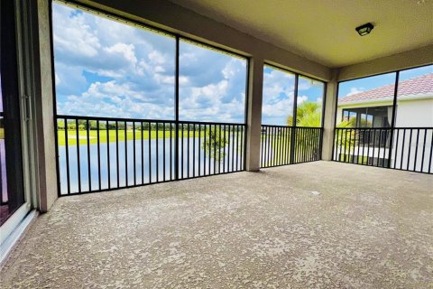 Townhouse in Punta Gorda, Florida 3 bedrooms, 196.02 sq.m. № 1917362 - photo 16