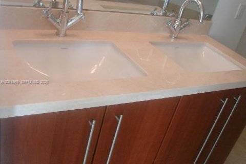 Copropriété à louer à Miami, Floride: 2 chambres, 109.07 m2 № 2076414 - photo 11