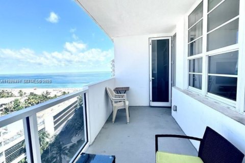 Condo in Miami Beach, Florida  № 2041903 - photo 17