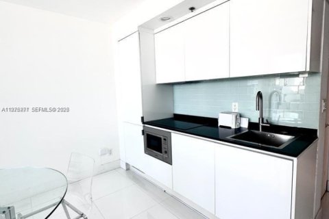 Condo in Miami Beach, Florida  № 2041903 - photo 14