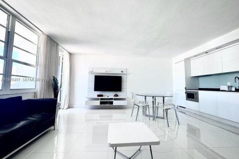 Condo in Miami Beach, Florida  № 2041903 - photo 5