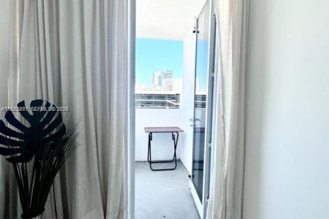 Studio in the Condo in Miami Beach, Florida  № 2041903