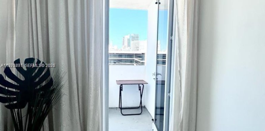 Studio in the Condo in Miami Beach, Florida  № 2041903