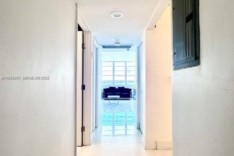 Condo in Miami Beach, Florida  № 2041903 - photo 20