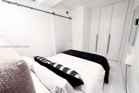 Condo in Miami Beach, Florida  № 2041903 - photo 10