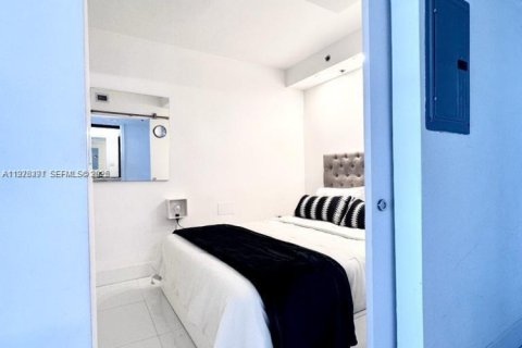 Condo in Miami Beach, Florida  № 2041903 - photo 6