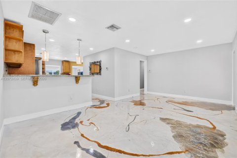Casa en venta en Coral Springs, Florida, 4 dormitorios, 195.28 m2 № 2309223 - foto 11