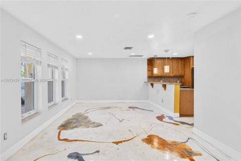 Casa en venta en Coral Springs, Florida, 4 dormitorios, 195.28 m2 № 2309223 - foto 10