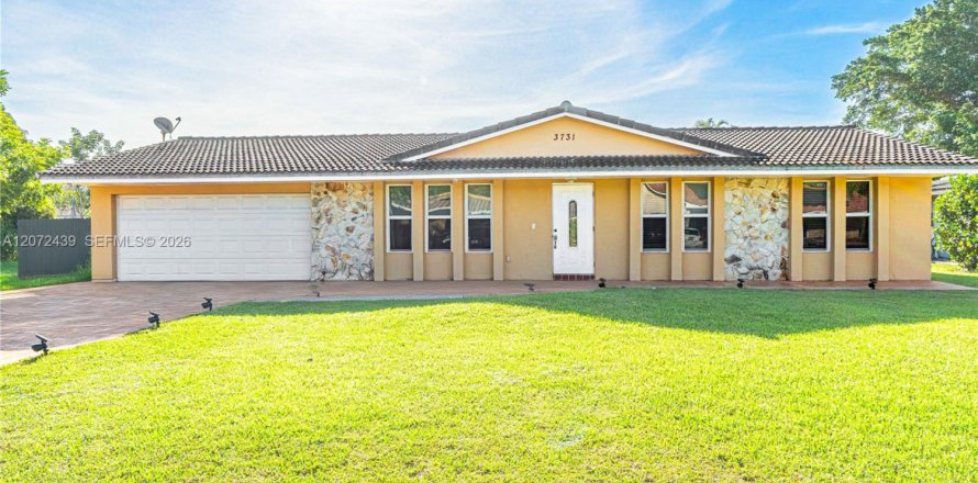 Casa en Coral Springs, Florida 4 dormitorios, 195.28 m2 № 2309223
