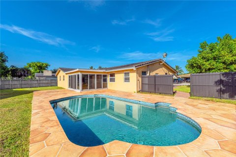 Casa en venta en Coral Springs, Florida, 4 dormitorios, 195.28 m2 № 2309223 - foto 2