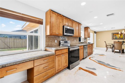 Casa en venta en Coral Springs, Florida, 4 dormitorios, 195.28 m2 № 2309223 - foto 16