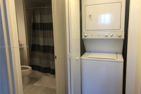 Condominio en alquiler en Aventura, Florida, 1 dormitorio, 76.92 m2 № 1935043 - foto 4