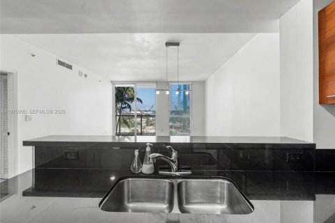 Condominio en venta en Miami, Florida, 1 dormitorio, 74.51 m2 № 2032622 - foto 13