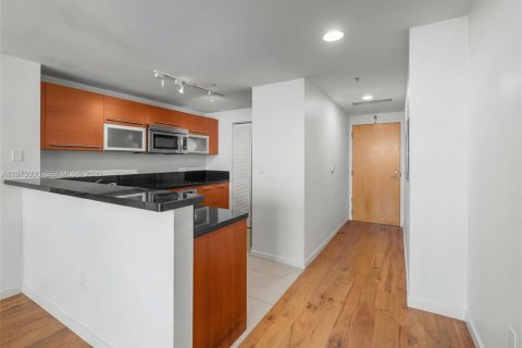 Condominio en venta en Miami, Florida, 1 dormitorio, 74.51 m2 № 2032622 - foto 10