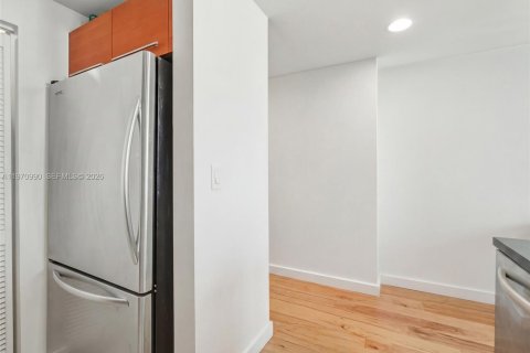 Condominio en venta en Miami, Florida, 1 dormitorio, 74.51 m2 № 2032622 - foto 14