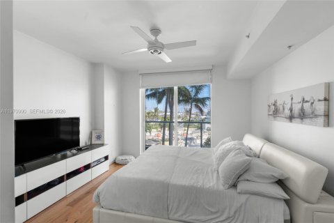 Condominio en venta en Miami, Florida, 1 dormitorio, 74.51 m2 № 2032622 - foto 16
