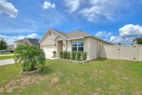 House in Tavares, Florida 3 bedrooms, 157 sq.m. № 1917801 - photo 4