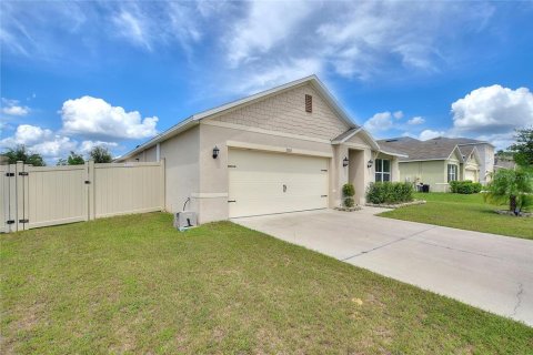 House in Tavares, Florida 3 bedrooms, 157 sq.m. № 1917801 - photo 2