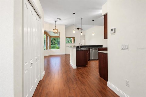 House in Sarasota, Florida 4 bedrooms, 281.96 sq.m. № 2402773 - photo 20