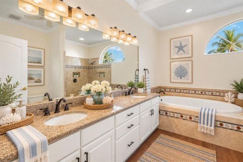 House in Sarasota, Florida 4 bedrooms, 281.96 sq.m. № 2402773 - photo 8