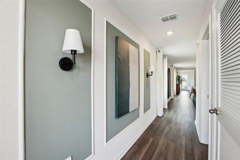 House in Lakeland, Florida 4 bedrooms, 154.68 sq.m. № 2104687 - photo 2