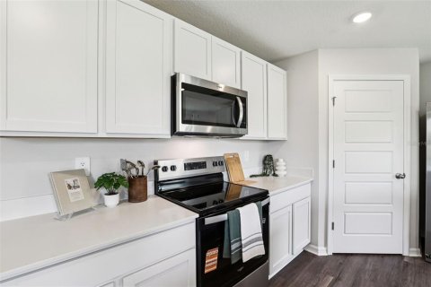 House in Lakeland, Florida 4 bedrooms, 154.68 sq.m. № 2104687 - photo 14