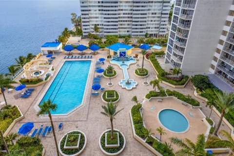 Condominio en venta en North Bay Village, Florida, 2 dormitorios, 95.69 m2 № 1922118 - foto 25