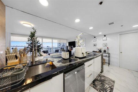 Condominio en venta en North Bay Village, Florida, 2 dormitorios, 95.69 m2 № 1922118 - foto 11