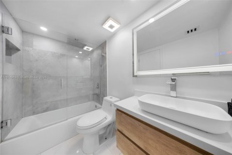 Condominio en venta en North Bay Village, Florida, 2 dormitorios, 95.69 m2 № 1922118 - foto 17