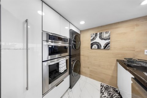 Condominio en venta en North Bay Village, Florida, 2 dormitorios, 95.69 m2 № 1922118 - foto 10