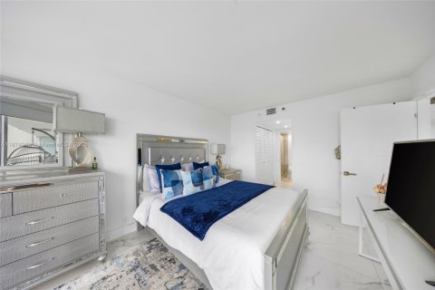 Condominio en venta en North Bay Village, Florida, 2 dormitorios, 95.69 m2 № 1922118 - foto 18