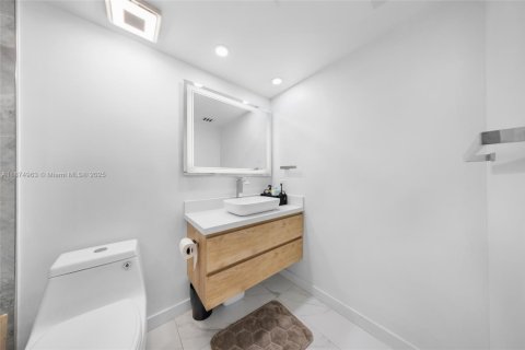 Condominio en venta en North Bay Village, Florida, 2 dormitorios, 95.69 m2 № 1922118 - foto 16