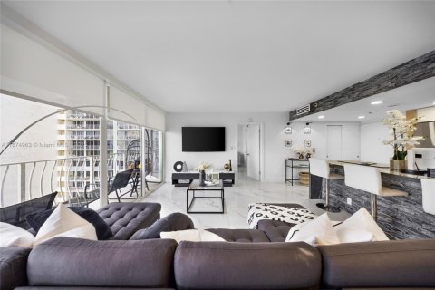 Condominio en venta en North Bay Village, Florida, 2 dormitorios, 95.69 m2 № 1922118 - foto 5