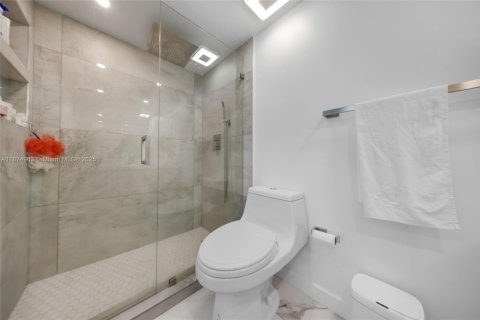 Condominio en venta en North Bay Village, Florida, 2 dormitorios, 95.69 m2 № 1922118 - foto 23