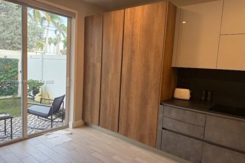 Adosado en venta en Pembroke Pines, Florida, 4 dormitorios, 209.96 m2 № 2018882 - foto 14