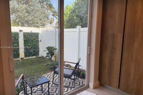 Adosado en venta en Pembroke Pines, Florida, 4 dormitorios, 209.96 m2 № 2018882 - foto 12