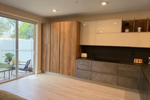 Adosado en venta en Pembroke Pines, Florida, 4 dormitorios, 209.96 m2 № 2018882 - foto 11
